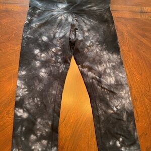 Pink Lotus Tie-Dye Capri Leggings – 16” Inseam, Low Rise, Size Medium